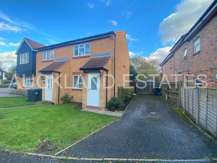 2 Bedroom End Of Terrace House To Rent In Vincenzo Close, AL9