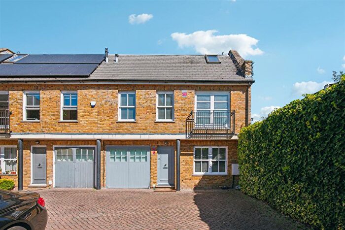 3 Bedroom End Terrace House For Sale In Nicholas Mews, London, W4