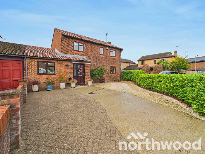 4 Bedroom Link Detached House For Sale In Red Tree Orchard, Singleton, Ashford, TN23