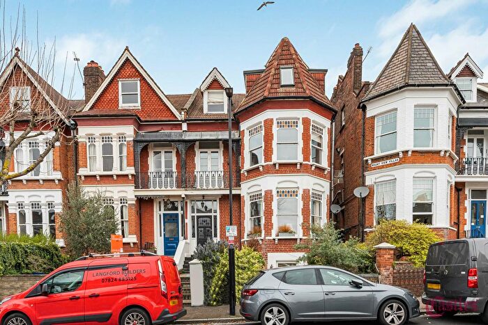 2 Bedroom Flat For Sale In Mount View Road, N4