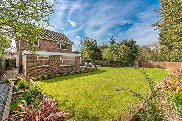 3 Bedroom Detached House For Sale In Acacia Close, Stanmore, HA7