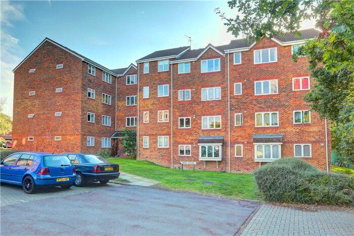 1 Bedroom Flat To Rent In Topaz House, Percy Gardens, Worcester Park, KT4