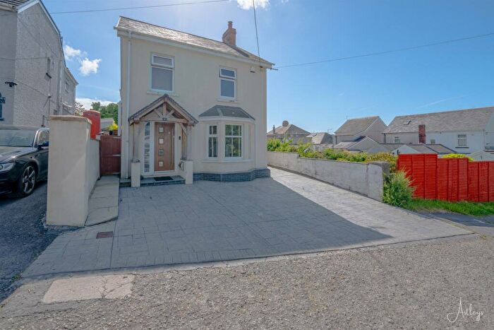 3 Bedroom Detached House For Sale In Llynfa Road, Penclawdd, Swansea, SA4