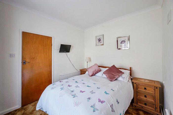 2 Bedroom Detached Bungalow For Sale In Kirton Lane, Thorne, Doncaster, DN8