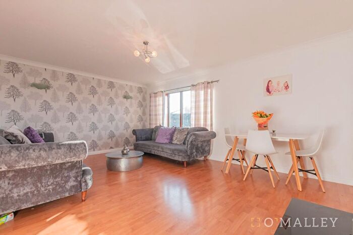 2 Bedroom Flat For Sale In Carpenters Wynd, Alloa, FK10