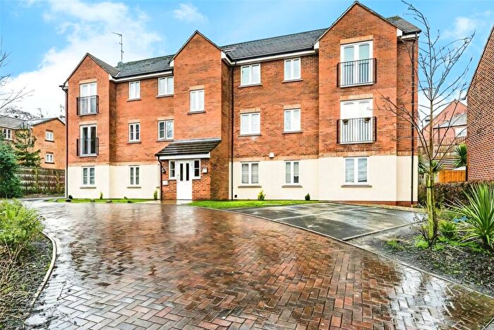 2 Bedroom Flat To Rent In Summerton Road, Oldbury, West Midlands, B69