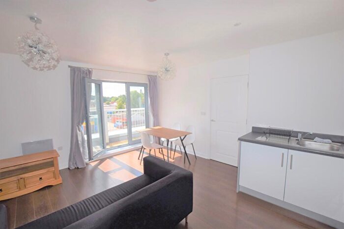 2 Bedroom Apartment To Rent In Quayside Drive, Colchester, CO2