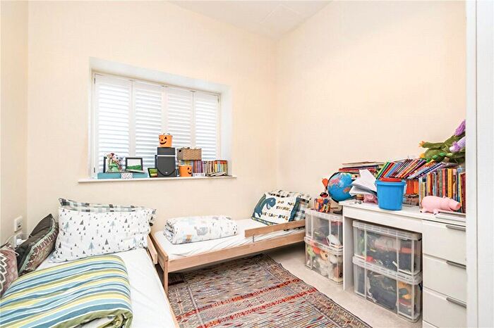 2 Bedroom Apartment To Rent In Glengall Road, London, NW6