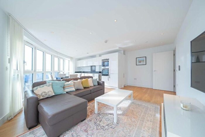 2 Bedroom Flat To Rent In Queensland Road, Queensland Road, N7