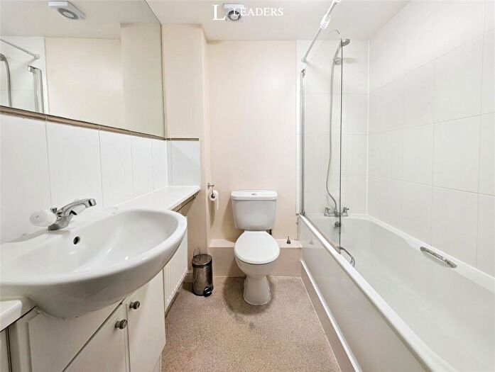 2 Bedroom Apartment For Sale In William Panter Court, Eastleigh, Hampshire, SO50