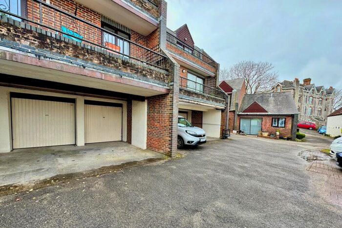 2 Bedroom Flat For Sale In Park Road, Swanage, BH19