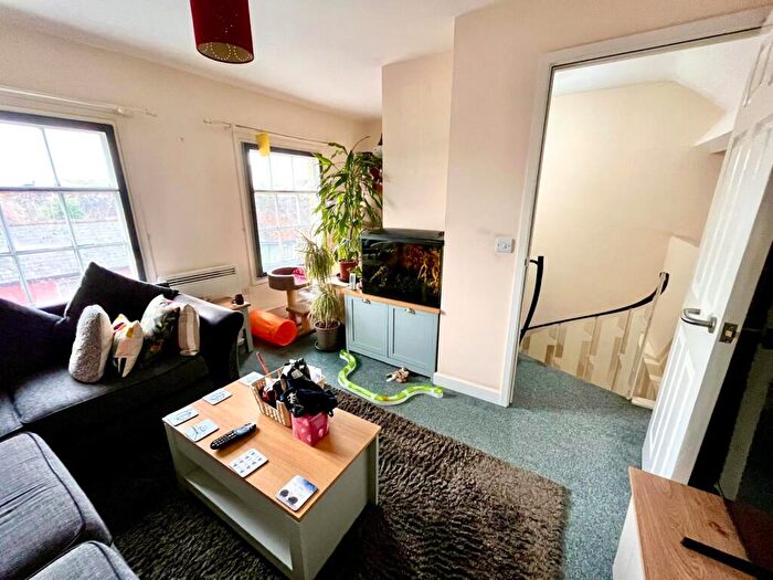 2 Bedroom Flat To Rent In East Hill, Colchester, CO1