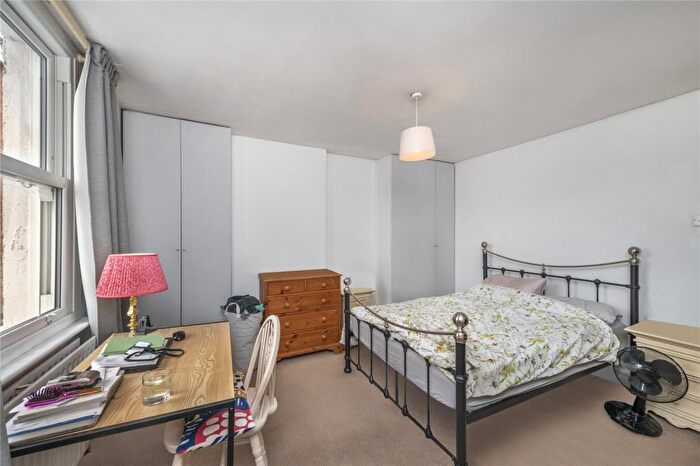 1 Bedroom Apartment To Rent In Limburg Road, London, SW11