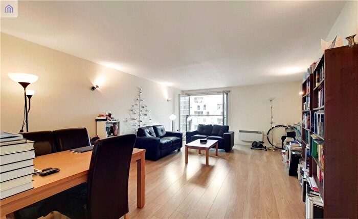 2 Bedroom Apartment To Rent In Biscayne Avenue, London, E14