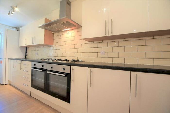 5 Bedroom Terraced House To Rent In Bed Student Home - Godden Road, CT2