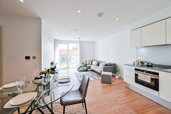 2 Bedroom Flat To Rent In Mawes House, Castle Square, London, , Elephant And Castle, London, SE17