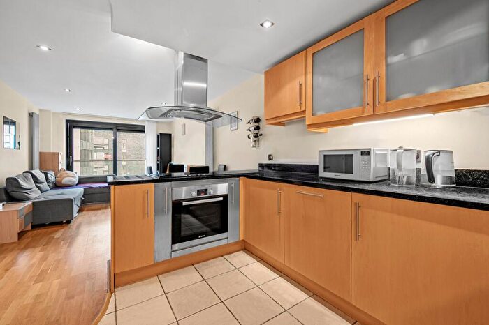 2 Bedroom Flat For Sale In Millharbour, Millwall, E14