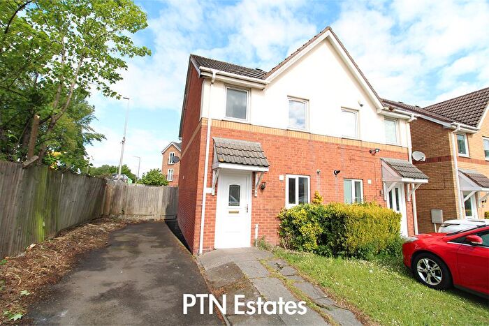 2 Bedroom Town House To Rent In Asquith Drive, Tividale, Oldbury, B69