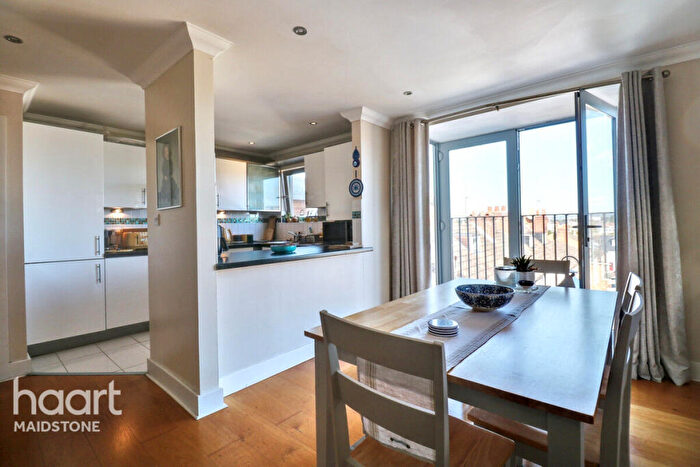 2 Bedroom Apartment For Sale In Orchard Close, Orchard Street, Maidstone, ME15