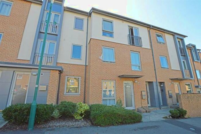 3 Bedroom House To Rent In Lakeview Way, Hampton Centre, Peterborough, PE7