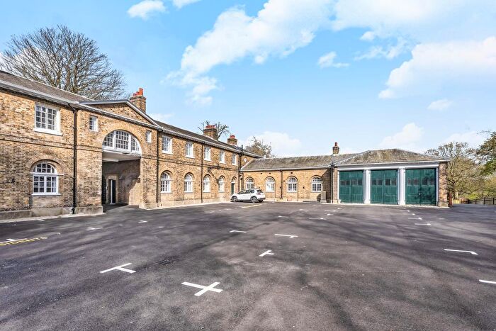 3 Bedroom Flat To Rent In Park Flats, Hampstead Heath, N6