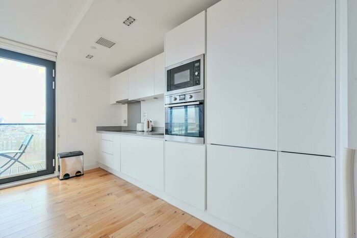 2 Bedroom Flat To Rent In Regalia Point, Palmers Road, Bethnal Green, London, E2
