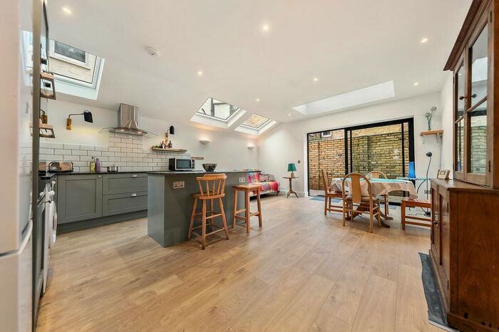 2 Bedroom Flat To Rent In Wardo Avenue, Fulham, London, SW6