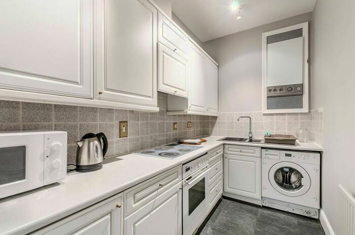 2 Bedroom Flat To Rent In James Street, Covent Garden, London, WC2E