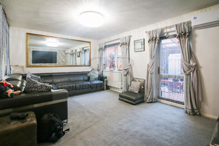 4 Bedroom Flat To Rent In Wooler Street, SE17