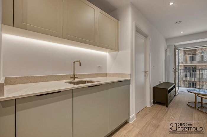 1 Bedroom Flat To Rent In Eden Place, London, E16