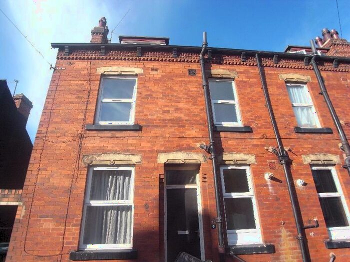 2 Bedroom End Of Terrace House To Rent In Spring Grove View, Headingley, Leeds, LS6