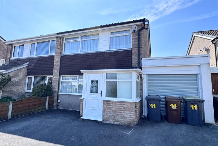 3 Bedroom Semi-Detached House For Sale In Greggs Avenue, Chapel-En-Le-Frith, High Peak, SK23