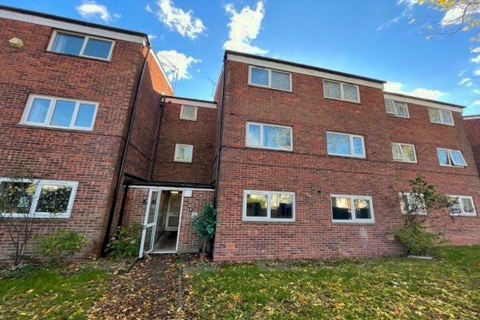 2 Bedroom Flat To Rent In Leysters Close, Redditch, B98