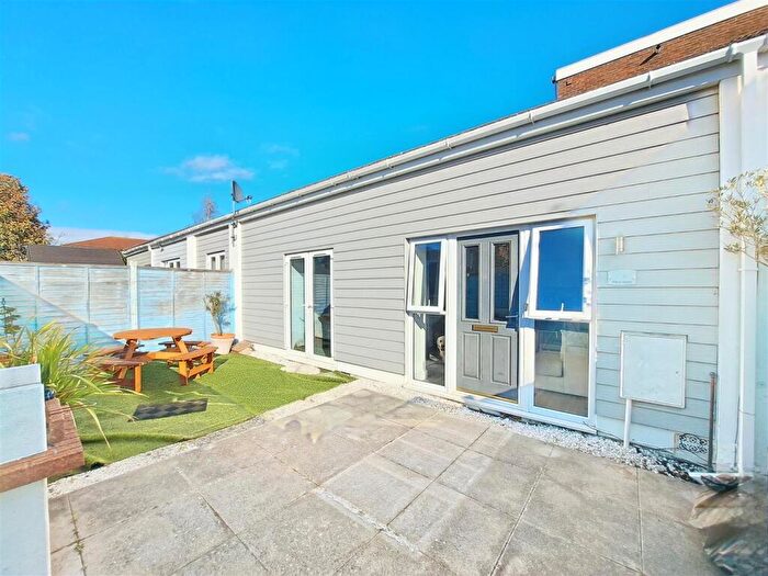 1 Bedroom Semi-Detached Bungalow For Sale In Highland Road, Southsea, PO4