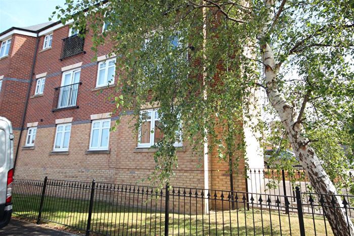 2 Bedroom Flat For Sale In Bellflower Close, Castleford, WF10