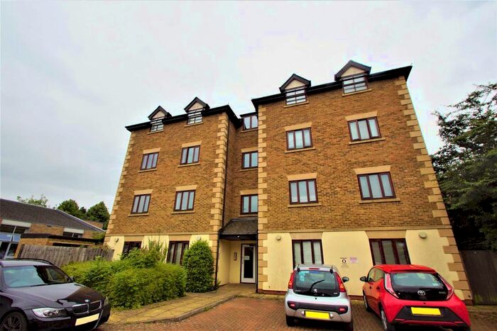 2 Bedroom Flat To Rent In Baker Street, Hertford, Hertfordshire, SG13