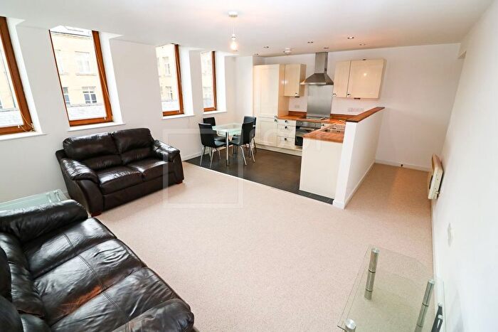 2 Bedroom Flat To Rent In Old Mill, Bradford, BD1