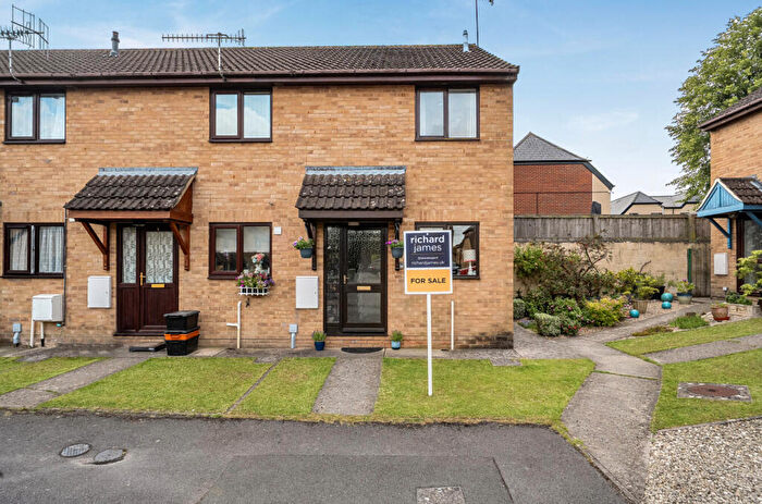 2 Bedroom End Of Terrace House For Sale In Dykes Mews, Chiseldon, Swindon, SN4