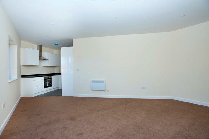 2 Bedroom Flat To Rent In Weston Grove Road, SO19