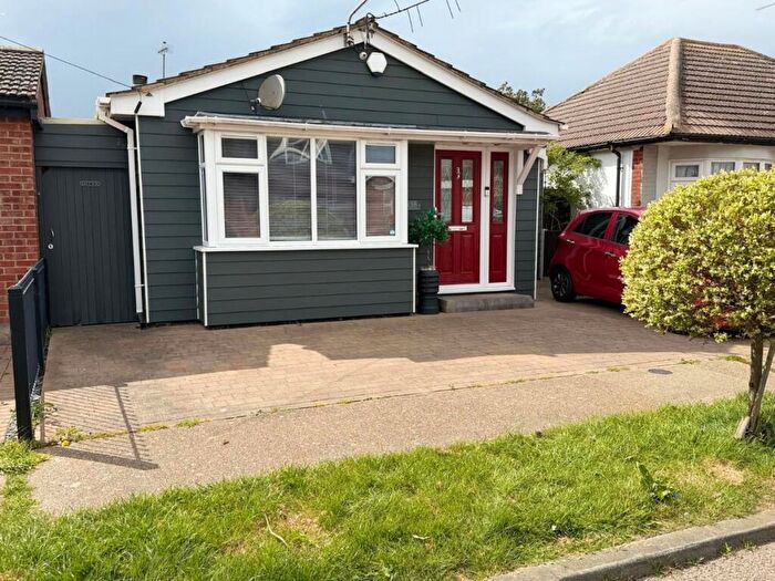 2 Bedroom Bungalow For Sale In Keer Avenue, Canvey Island, SS8