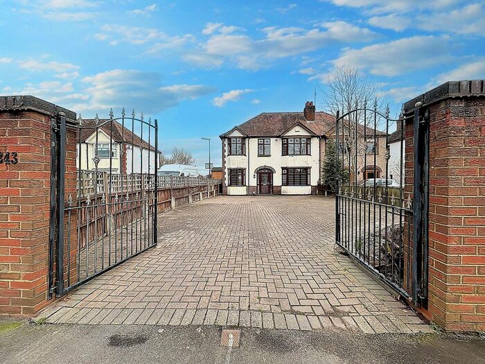 4 Bedroom Semi-Detached House To Rent In Weddington Road, Nuneaton, CV10