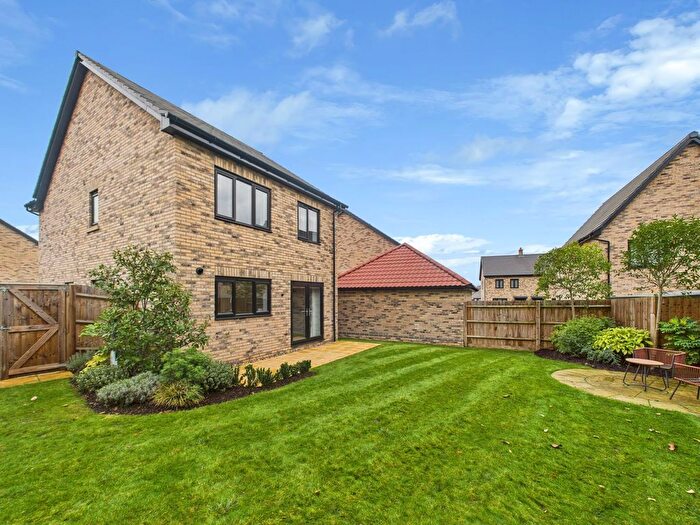 3 Bedroom Detached House For Sale In Meadow Drive, Oundle, PE8