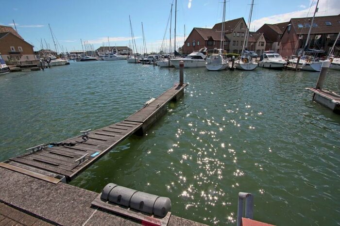 Garage / Parking To Rent In Mooring, Port Solent, S41