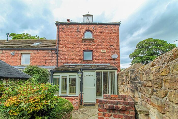 2 Bedroom Cottage For Sale In Sycamore Lane, West Bretton, Wakefield, WF4
