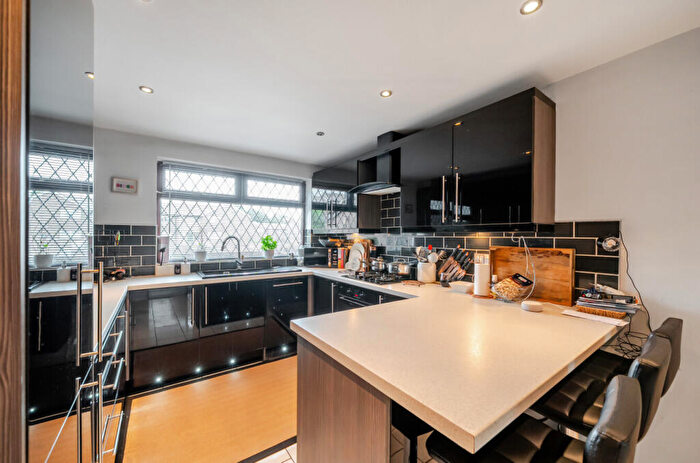 3 Bedroom End Of Terrace House For Sale In Snowden Royd, Bramley, Leeds, LS13