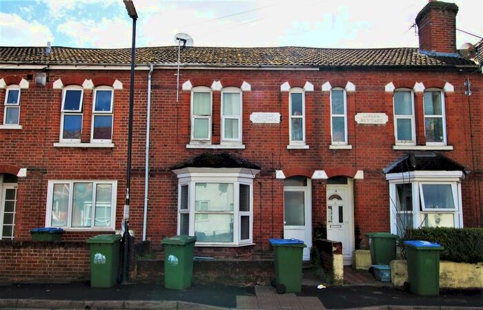 4 Bedroom Terraced House To Rent In Milton Road, The Polygon, SO15