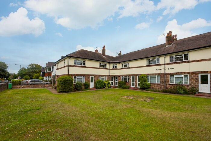 2 Bedroom Flat To Rent In Hampton Road, Twickenham, TW2