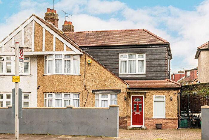 4 Bedroom Semi-Detached House For Sale In Twickenham Road, Old Isleworth, TW7