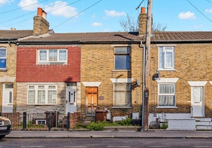2 Bedroom Terraced House For Sale In Luton Road, Chatham, Kent, ME4