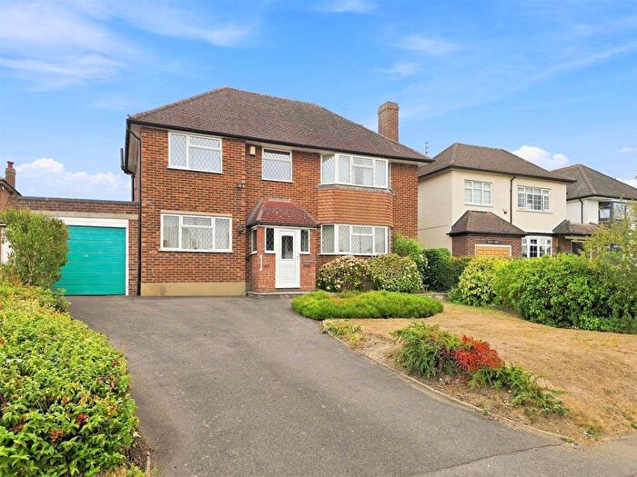 4 Bedroom Detached House For Sale In Bluebridge Road, Brookmans Park, AL9